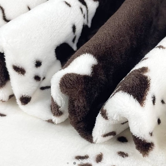 Plush Fleece Fuzzy Cute Cow Printed Throw Blanket Soft Warm Cozy - Picture 2 of 4